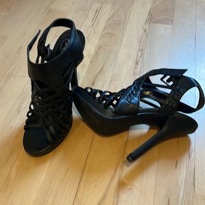 725 Brand Black shoes